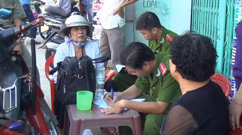 Công an lập biên biên bản tại hiện trường.