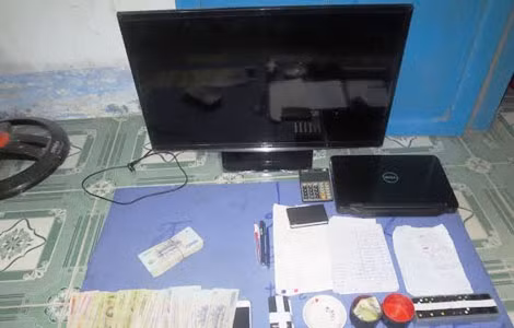 Các đối tượng cùng tang vật bị bắt giữ.