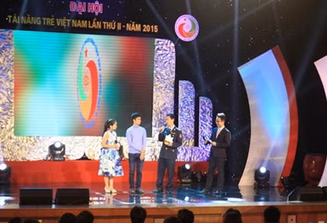 Phần giao lưu của Thuyền trưởng Lê Trung Thành và Quán quân The Voice Kids 2014 Thiện Nhân.