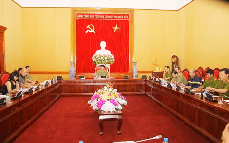 Toàn cảnh buổi làm việc. Ảnh Việt Hưng.