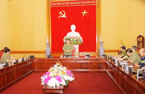 Thứ trưởng Bùi Văn Thành phát biểu tại buổi làm việc. Ảnh Việt Hưng.