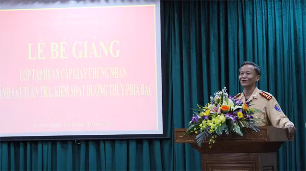 Đại tá Dương Ngọc Tiến, Phó Cục trưởng Cục Cảnh sát giao thông phát biểu bế mạc.