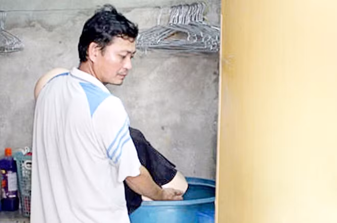 Bị can Nguyễn Văn Nghĩa thực hiện lại hành vi giết vợ