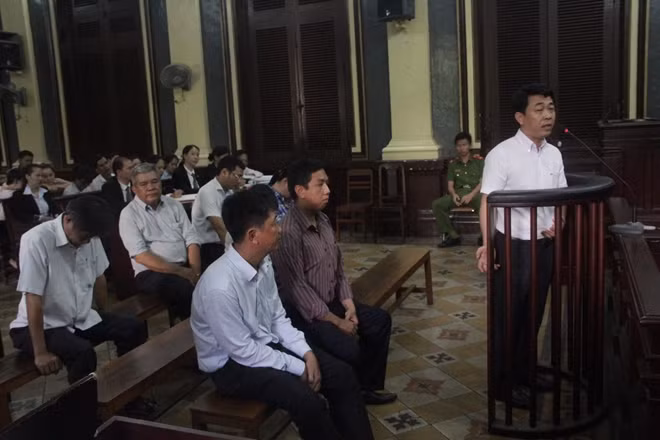 Các bị cáo trong vụ án tại phiên toà sơ thẩm