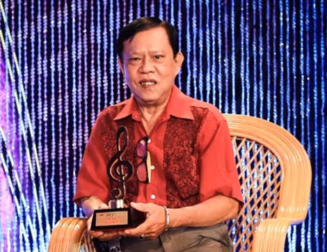 Nhạc sĩ Vinh Sử, nhân vật chính của đêm nhạc “Gõ cửa trái tim”.