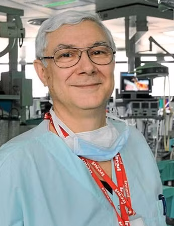 GS.TS. Joël Jules Louis Leroy (Bệnh viện Đại học Civil Strasbourg - Pháp), chuyên gia phẫu thuật xâm lấn tối thiểu hàng đầu thế giới.