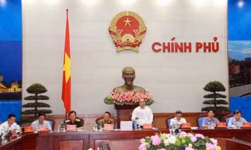 Phó Thủ tướng Nguyễn Xuân Phúc, Chủ tịch Hội đồng tư vấn đặc xá phát biểu chỉ đạo tại buổi làm việc. Phó Thủ tướng Nguyễn Xuân Phúc, Chủ tịch Hội đồng tư vấn đặc xá phát biểu chỉ đạo tại buổi làm việc.