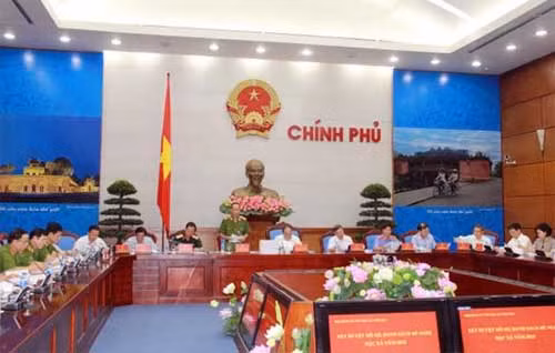 Thứ trưởng Bộ Công an Lê Quý Vương báo cáo tiến độ thực hiện Quyết định đặc xá của Chủ tịch nước và hướng dẫn của Hội đồng tư vấn đặc xá. Thứ trưởng Bộ Công an Lê Quý Vương báo cáo tiến độ thực hiện Quyết định đặc xá của Chủ tịch nước và hướng dẫn của Hội đồng tư vấn đặc xá.