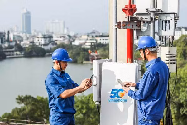 3 nhà mạng lớn tại Việt Nam gồm Viettel, VinaPhone, MobiFone đều đã triển khai mạng 5G tại hai TP Hà Nội và TP HCM.