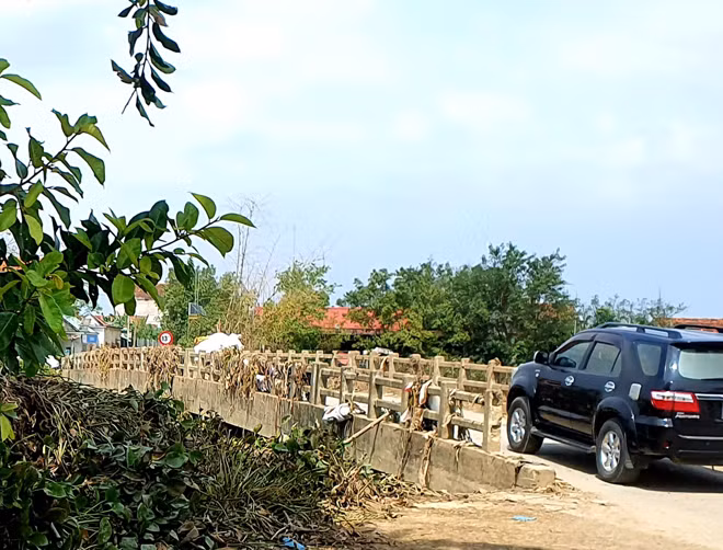 Dấu tích trận lũ đi qua