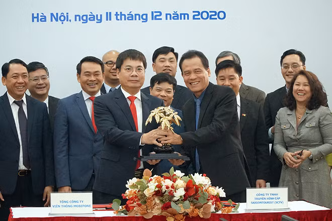 Sự hợp tác giữa MobiFone và SCTV sẽ giúp phát huy các thế mạnh của cả hai bên, đồng thời mang lại nhiều lợi ích và giá trị gia tăng cho khách hàng Sự hợp tác giữa MobiFone và SCTV sẽ giúp phát huy các thế mạnh của cả hai bên, đồng thời mang lại nhiều lợi ích và giá trị gia tăng cho khách hàng
