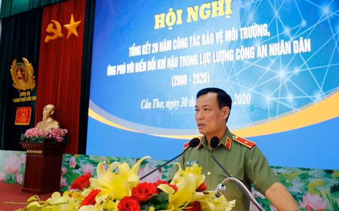 Thứ trưởng Lê Tấn Tới phát biểu tại hội nghị.