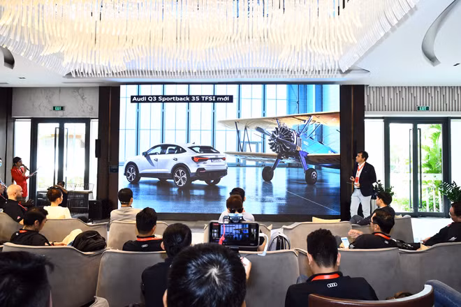 Ông Laurent Genet – Tổng giám đốc, nhà nhập khẩu chính thức Audi tại việt Nam đang giới thiệu mẫu xe Audi mới