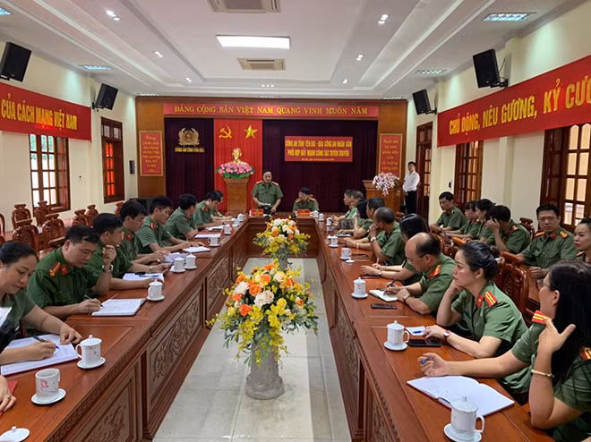 Toàn cảnh buổi làm việc.