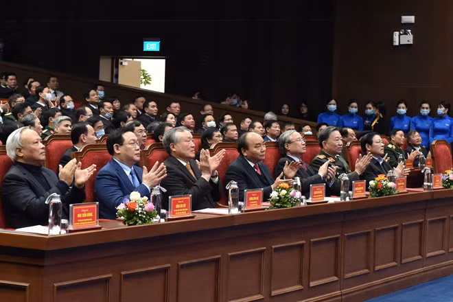 Thủ tướng Nguyễn Xuân Phúc cùng lãnh đạo Đảng Nhà nước dự hội nghị.