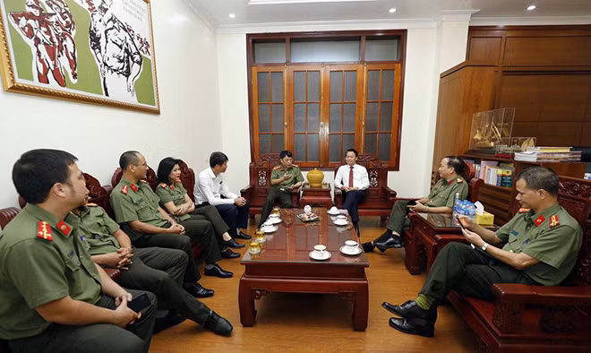 Bí thư Tỉnh ủy tỉnh Yên Bái Đỗ Đức Duy tiếp Tổng biên tập Báo CAND Phạm Khải và Đoàn công tác. (Ảnh: Đình Nguyễn)