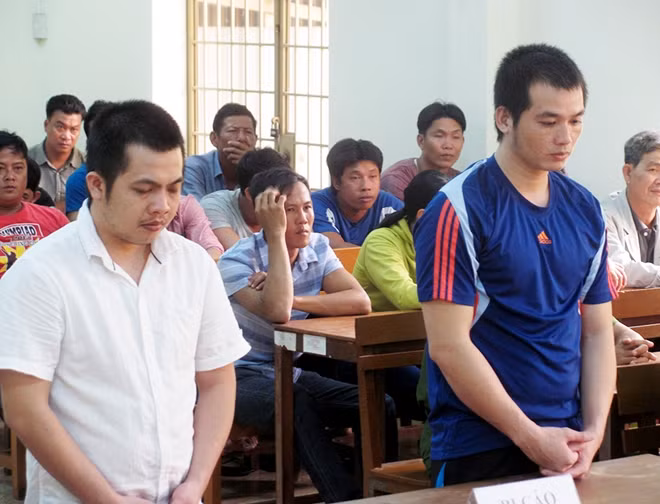 Nguyễn Hoàng Tâm và Nguyễn Văn Tâm tại Tòa.