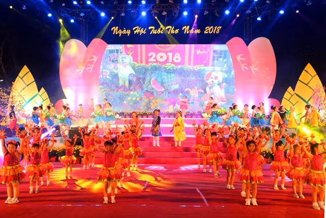 Chương trình văn nghệ đặc sắc.