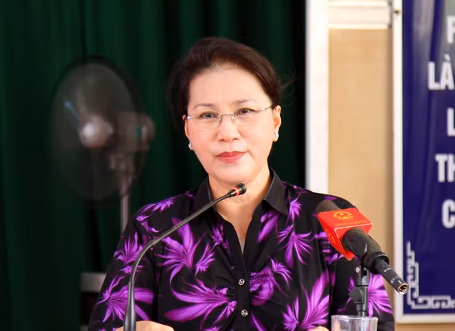 Chủ tịch QH Nguyễn Thị Kim Ngân phát biểu tại buổi tiếp xúc cử tri.