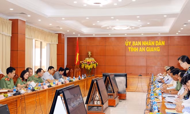 Đoàn công tác của Hội đồng TĐKT Trung ương làm việc với Hội đồng TĐKT tỉnh An Giang