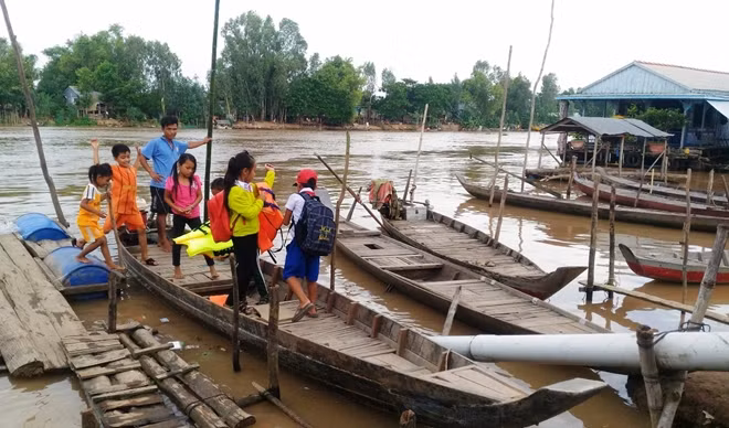 Học sinh vùng biên giới tỉnh An Giang còn gặp nhiều khó khăn.