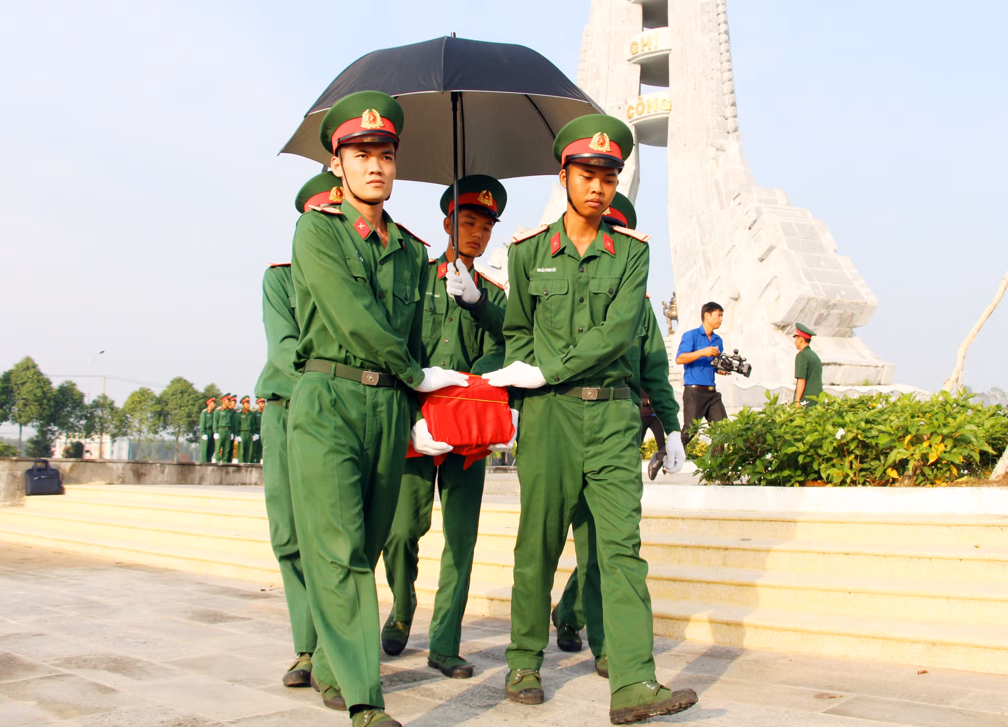 Tổ chức Lễ truy điệu, cải táng 80 hài cốt liệt sĩ quân tình nguyện và chuyên gia ảnh 4
