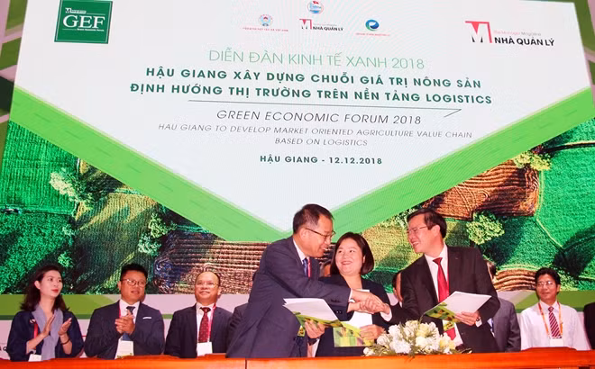 Đại diện tỉnh Hậu Giang ký kết hợp tác với các đối tác chiến lược trong việc xây dựng chuỗi giá trị nông sản.