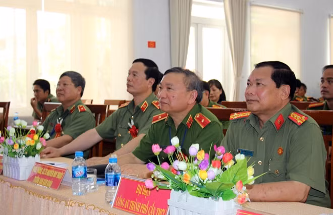 Đại biểu tham dự lễ bế mạc.