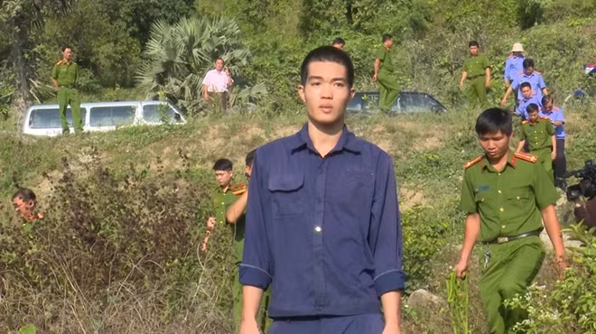 Lâm Văn Đởi thực nghiệm lại vụ án.