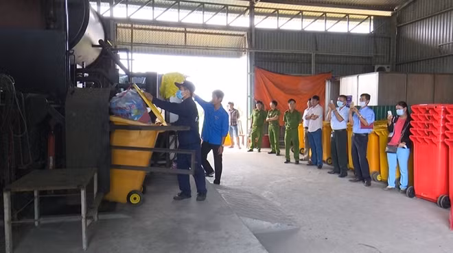 Hội đồng tiêu hủy thực hiện việc tiêu hủy hàng hóa không có hóa đơn, chứng từ, nguồn gốc xuất xứ.