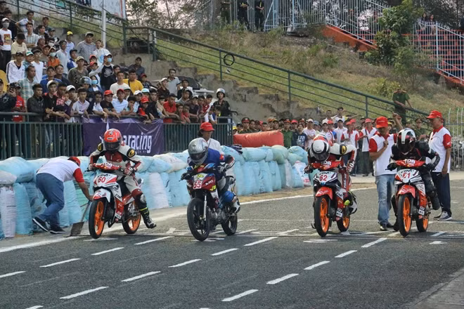 68 vận động viên chuyên nghiệp, bán chuyên nghiệp tham gia tranh tài ở 4 nội dung thi đấu.