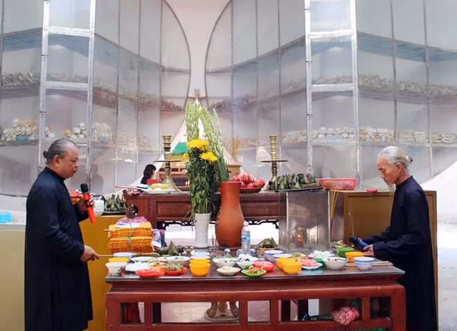 Thực hiện nghi thức tại Lễ giỗ.