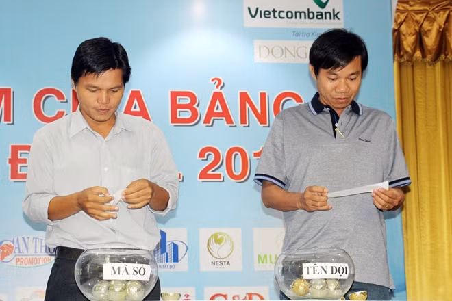 Đại diện các đội bóng tham gia bốc thăm thi đấu.