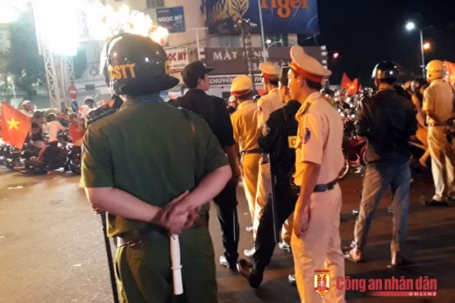 Lực lượng chức năng có mặt tại các "điểm nóng"