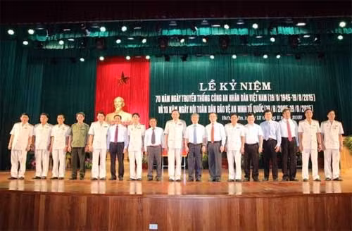 Đại biểu tham gia Lễ kỷ niệm.