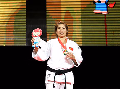 Nhà vô địch Nguyễn Thị Như Ý đăng quang với tấm HCV tại SEA Games 28...