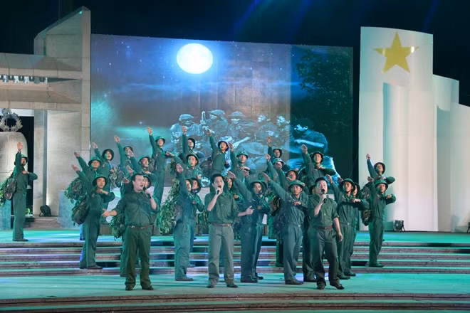 Lát ký ức về các chàng trai tuổi đôi mươi những năm tháng chiến tranh trên sân khấu