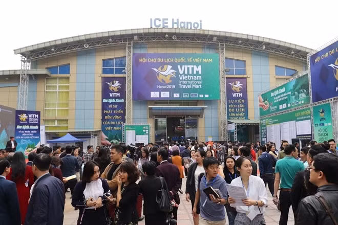 Hội chợ thu hút đông đảo công chúng ngay trong ngày khai mạc