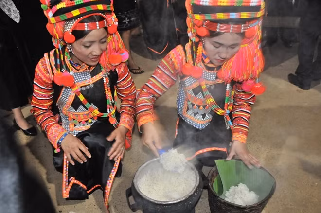 Xôi nếp - món ngon không thể thiếu trong dịp Tết mùa mưa.