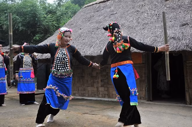 Rất nhiều hoạt động vui chơi giải trí, mô phỏng đời sống sinh hoạt của đồng bào Si La được tái hiện dịp này