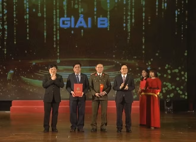 Nhà xuất bản Công an nhân dân nhận giải B