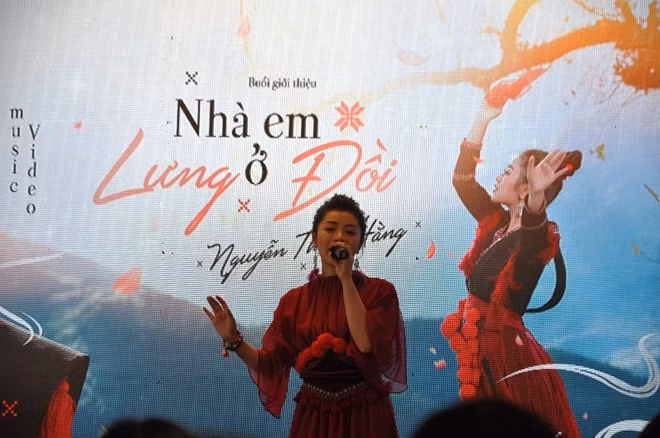 Thu Hằng vẫn chinh phục người nghe chiều 2-1 dù đang gặp vấn đề về sức khỏe