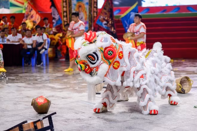 Duyên dáng Lân địa bửu