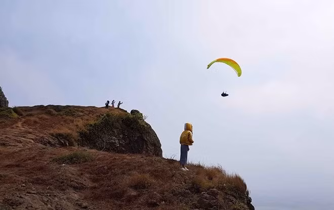 Dù lượn đang là môn thể thao mạo hiểm được giới trẻ ưa thích