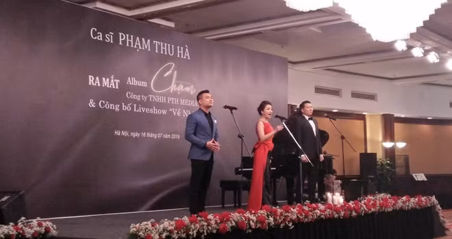 "Họa mi bán cổ điển" và 2 giọng ca nam biểu diễn trong đêm ra mắt album "Chạm" và các dự án mới của cô