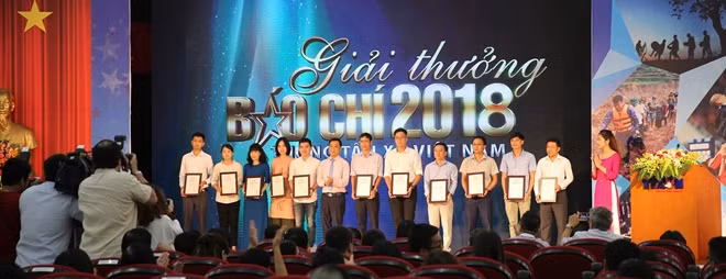 Ngoài các giải thưởng chính, ban tổ chức còn trao một số giải thưởng phụ cho cá nhân, tập thể.