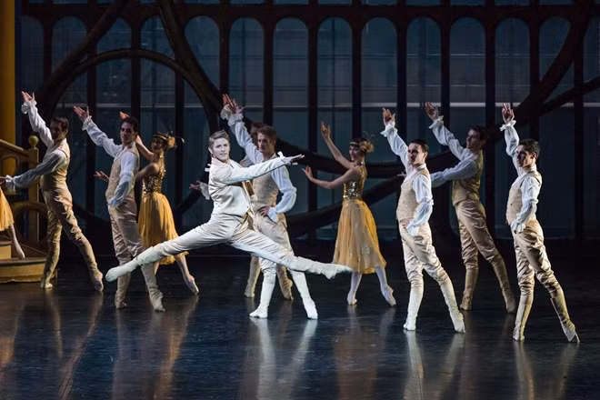 Vở ballet "Cô bé Lọ Lem" của Nhà hát Quốc gia Paris