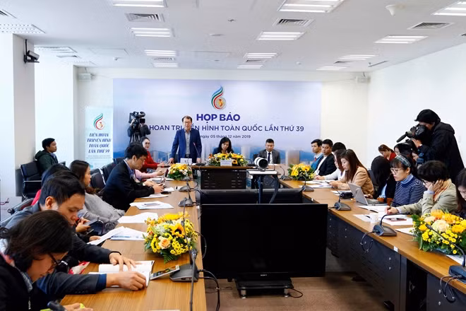 Ban tổ chức trao đổi với báo chí tại Hà Nội ngày 5-12 về Liên hoan