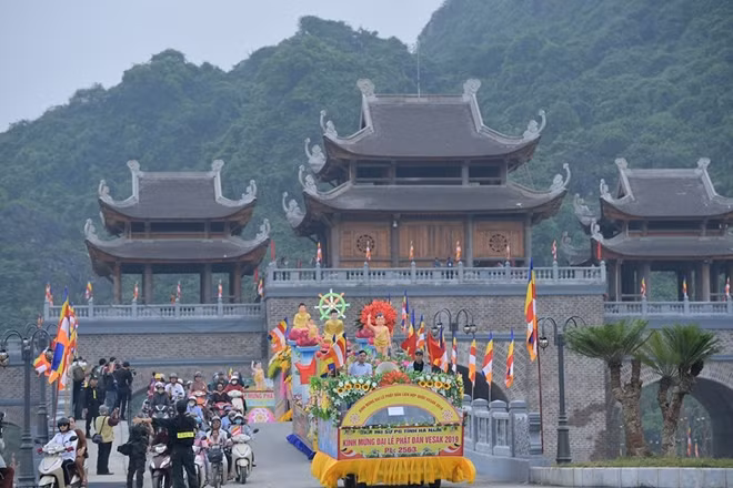Tam Chúc - Điểm dừng cuối của đoàn diễu hành