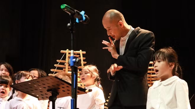 Nhạc trưởng Đồng Quang Vinh với "Tre mùa thu".
